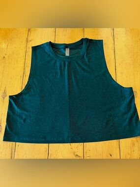 New Beyond Yoga Sleeveless Crewneck Crop Top in Spruce Green Medium